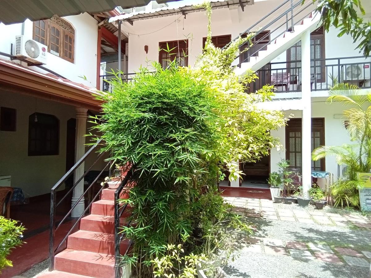 Mila Rest Garden Hotel Mirissa Exterior foto